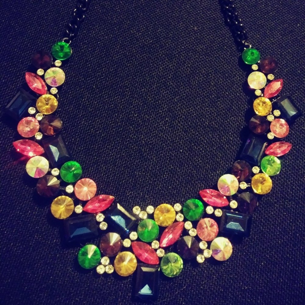 Colorful statement necklace - Picture 1 of 10